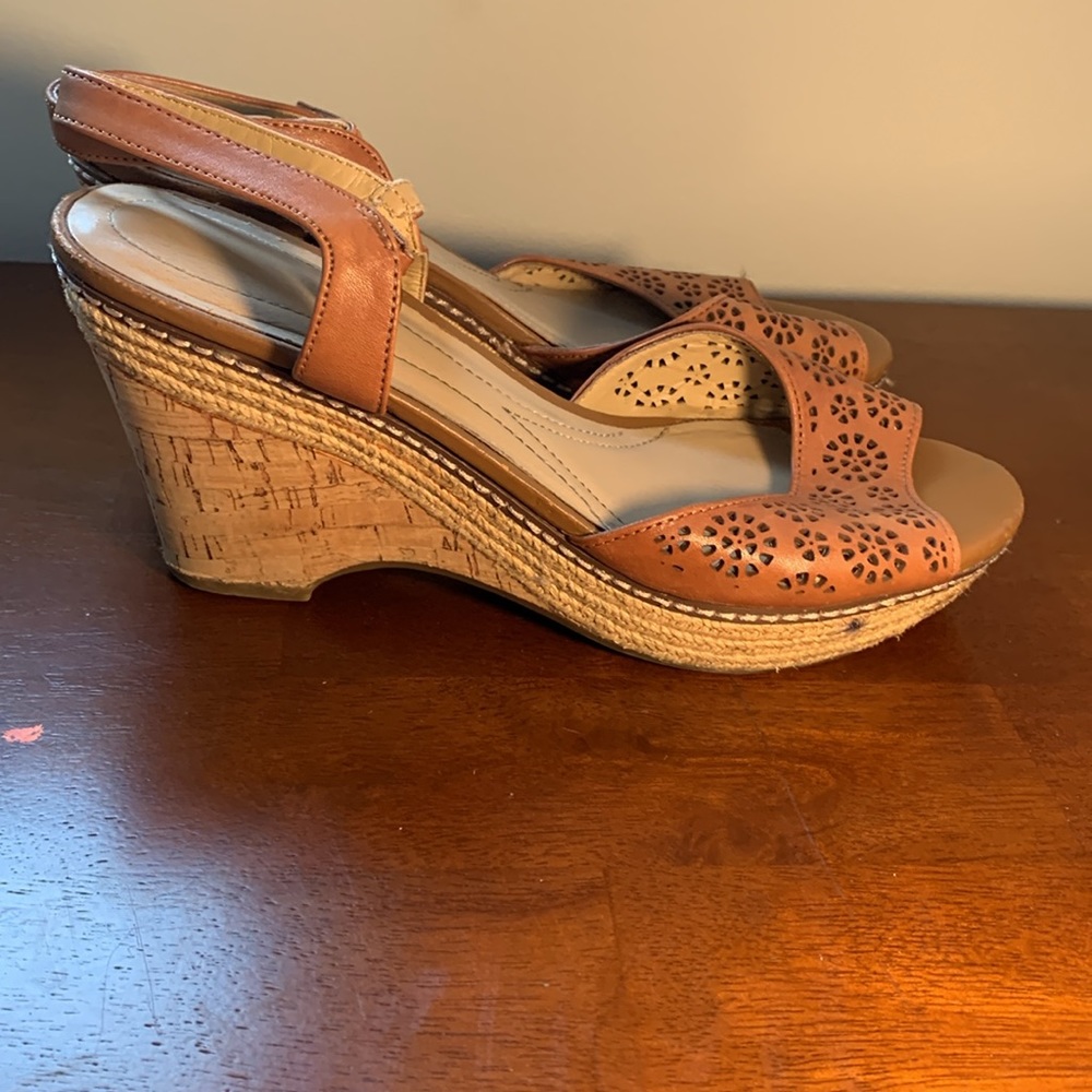 Naturalize Tan Wedges Size 9.5 - Picture 2 of 7